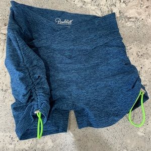 Like New bombshell XS toggle scrunch booty shorts